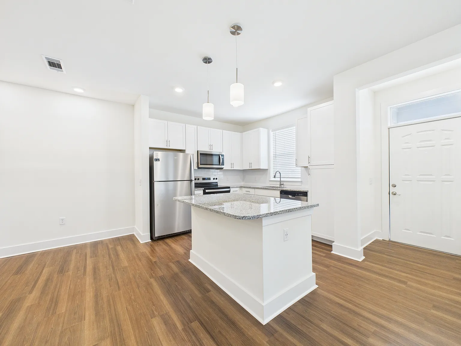 3 bed, 1420 sqft, $2,919 — Photo 4