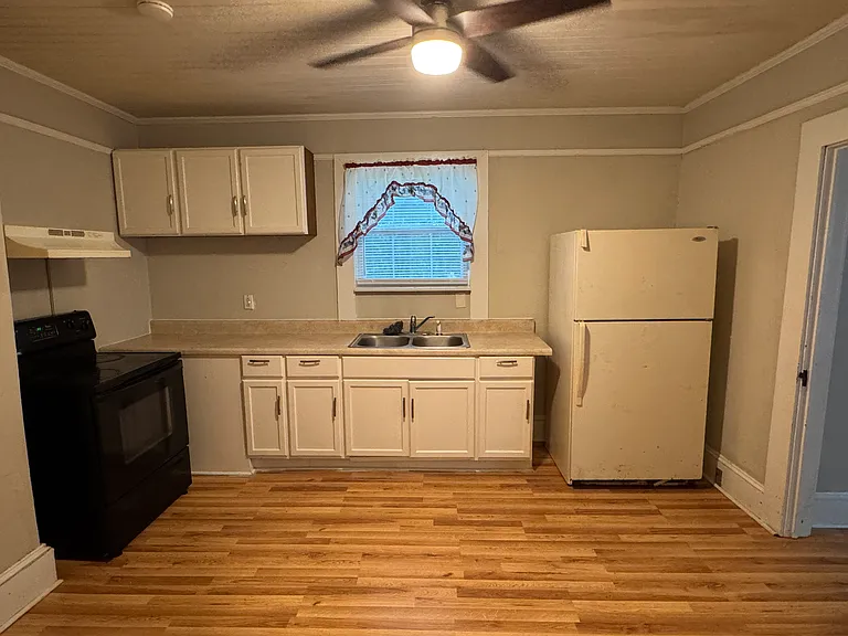 3845 Grand Ave — Photo 3