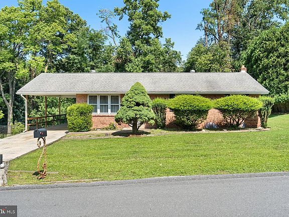 2nd image of 222 Oak Knoll Rd