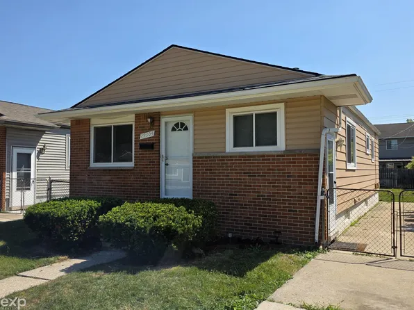 29304 Rosebriar St, Saint Clair Shores, MI 48081