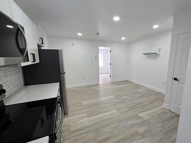 1521 Pine St #4R — Photo 2