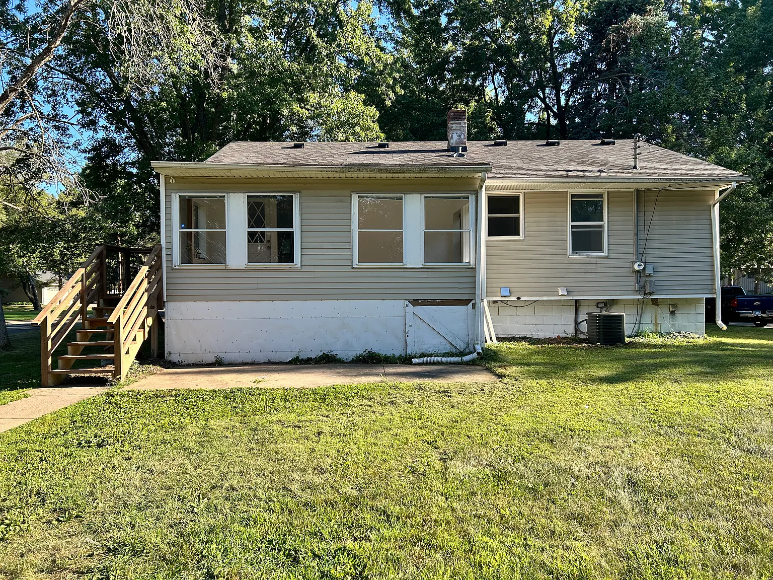 4 bed, 2000 sqft, $2,495 — Photo 2