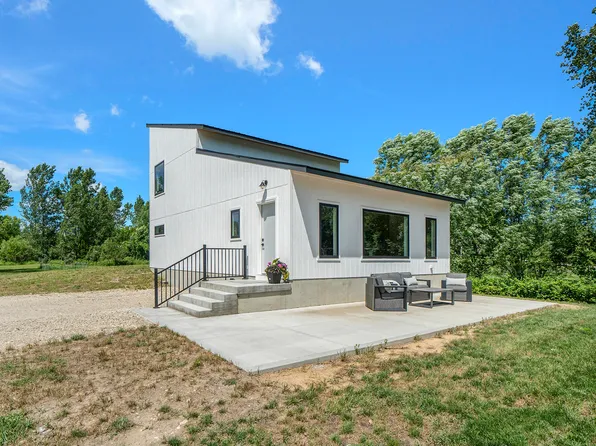 5421 143rd Ave, Holland, MI 49423