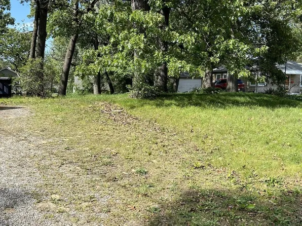 2616 Riverside Dr, Lake Station, IN 46405