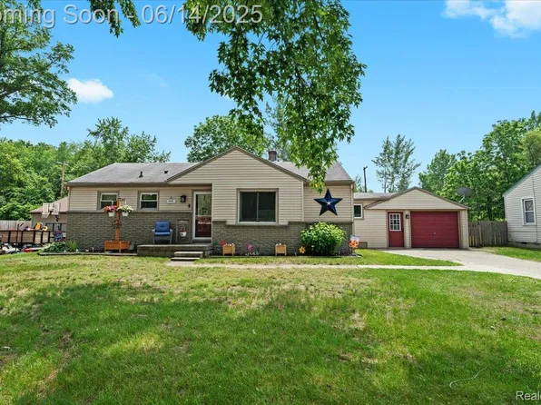 39185 Chase St, Romulus, MI 48174