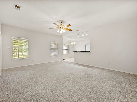 4th image of 302 Blue Ribbon Rd