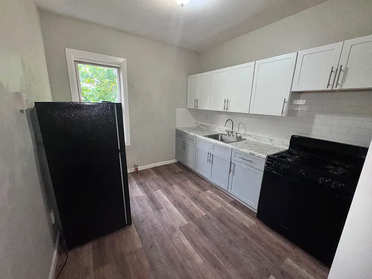76 Eaton Pl #2F — Photo 1