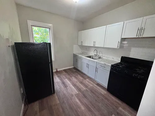 76 Eaton Pl Photo 1