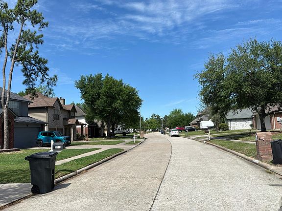 4th image of 22510 Red Pine Dr