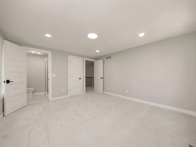 5240 Clarendon Crest St — Photo 33
