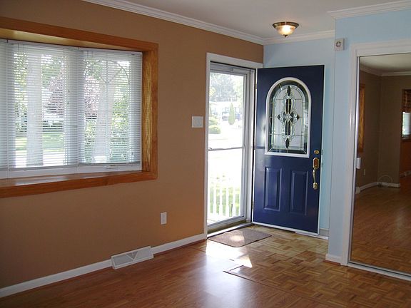 livingroom to front door