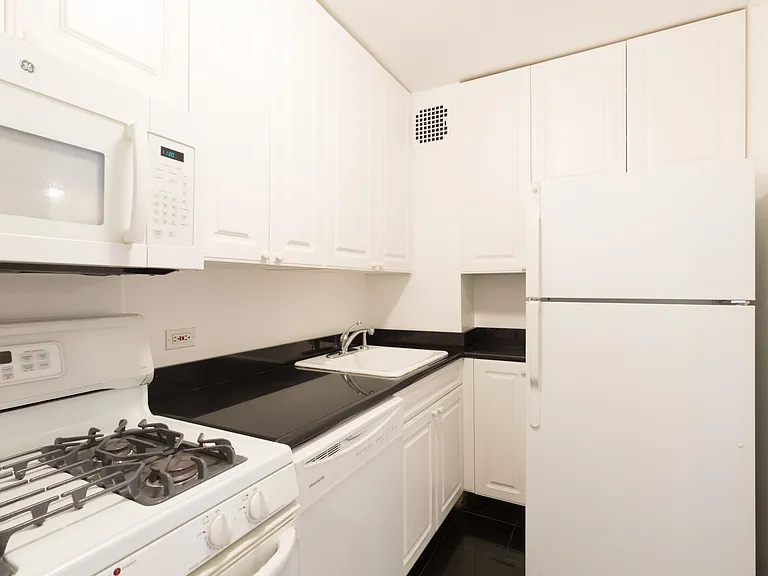 210 W 89th St #9N — Photo 8