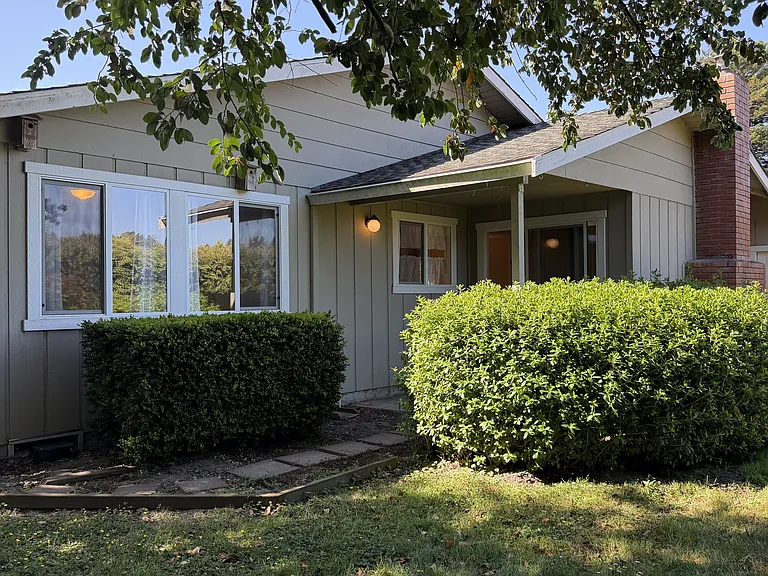 1701 Antoine Ave — Photo 2
