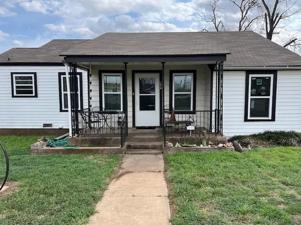 907 Bleeker St, Brady, TX 76825