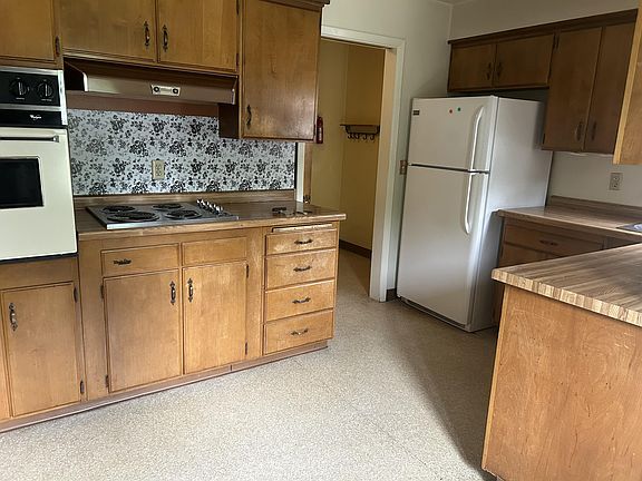 3rd image of 1019 14th St W