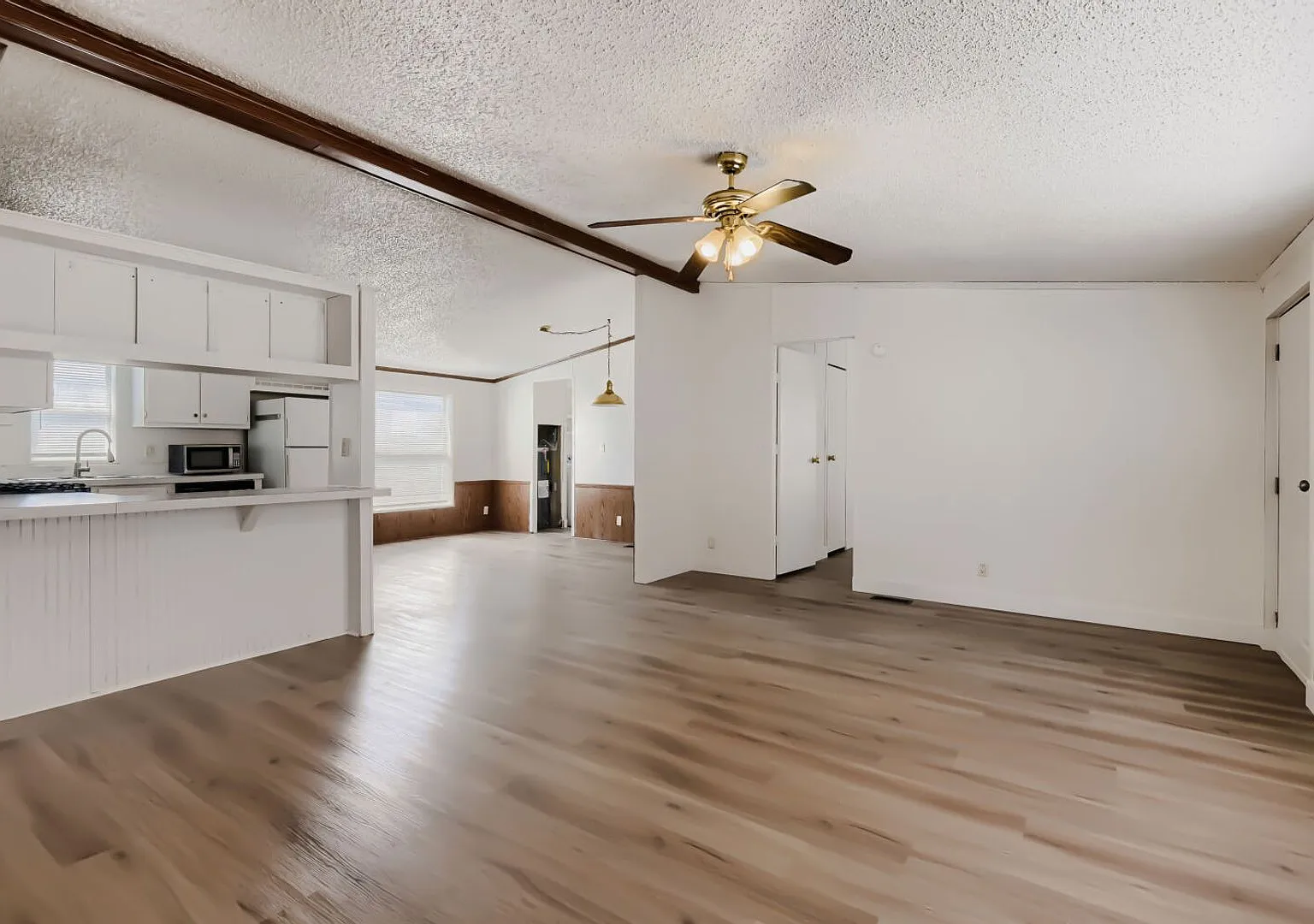 Fresh & Modern 3-Bedroom Home with Huge Backyard! — Photo 2