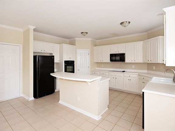 4th image of 275 Hidden Lake Dr