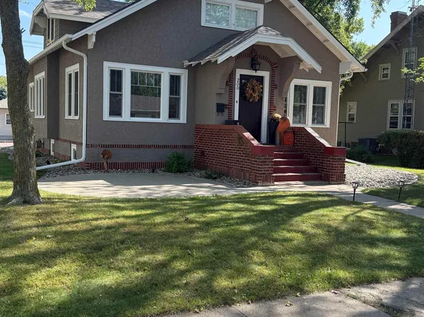 200 S 3rd St, Beresford, SD 57004