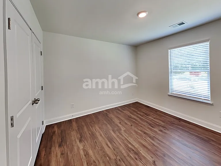 889 Carnaby Ln — Photo 19