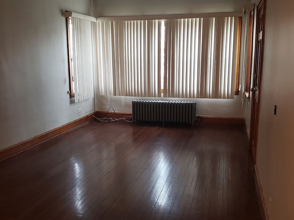 1st image of 5518 W Melrose St #1