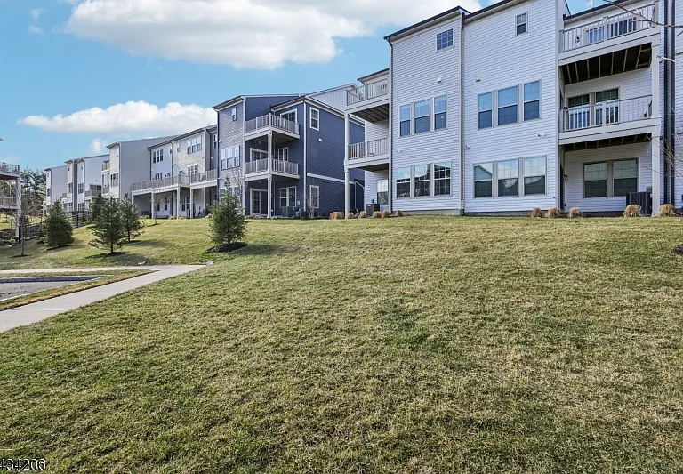 21 Dahlia Dr — Photo 46