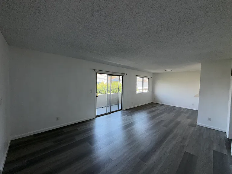 926 N Ardmore Ave #16 — Photo 4