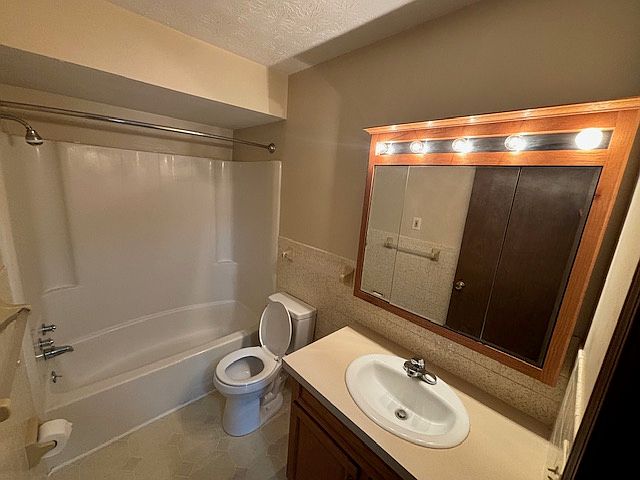 2nd image of 3408 Elmwood St #3408