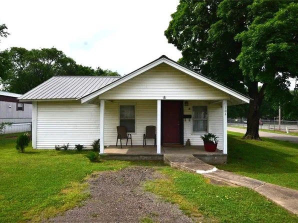 104 E Elm St, Stilwell, OK 74960