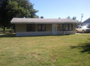 32 E Adams Dr, Cahokia, IL