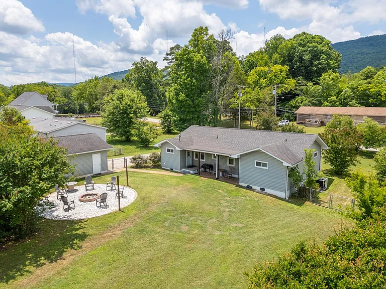 702 Ogrady Dr — Photo 8
