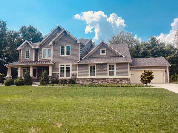 7226 Breton Woods Ct, Kalamazoo, MI 49009