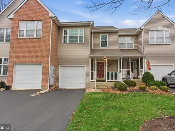 100 Bishops Gate Ln, Doylestown, PA 18901
