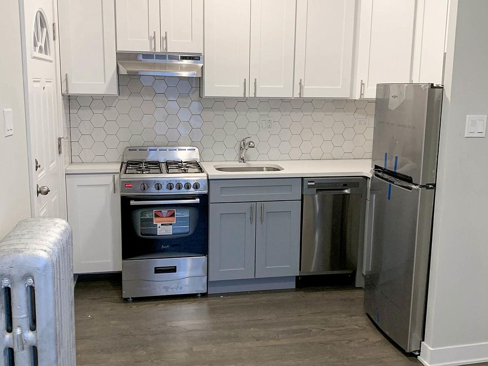 1st image of 520 W Cornelia Ave #3M