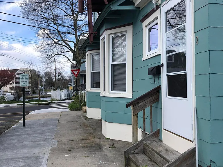 90 Asbury Ave — Photo 12