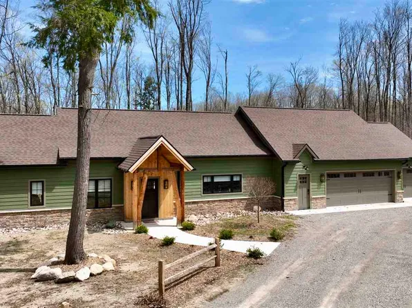 895 High Pines Trl, Boyne City, MI 49712