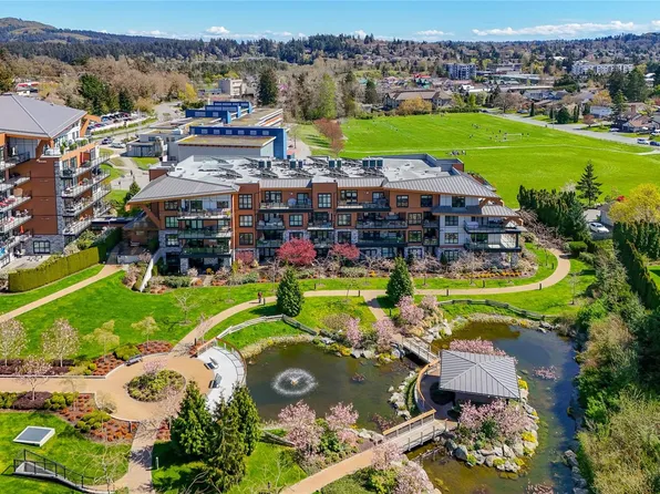 745 Travino Ln #105, Saanich, BC V8Z 0E5
