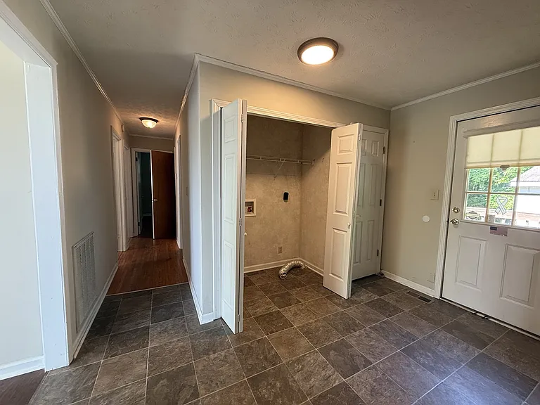 1511 Cavern Ct — Photo 3