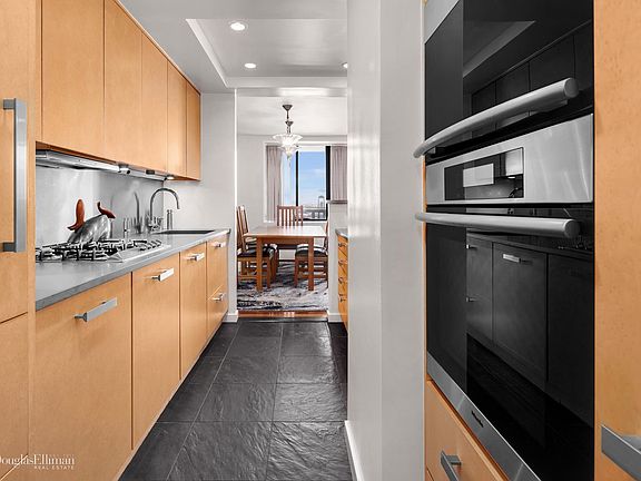 4th image of 311 E 38th St APT 27B