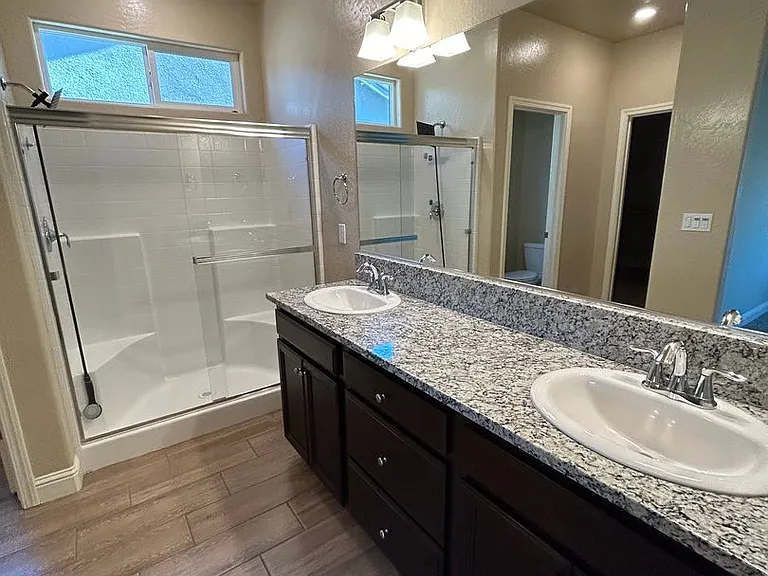 1025 S Crumal St — Photo 12