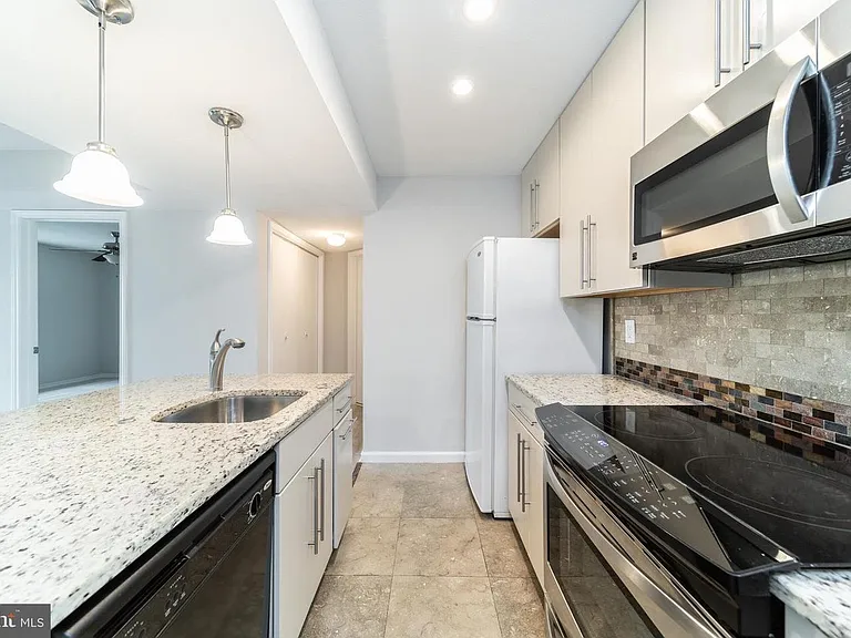 3920 Penderview Dr — Photo 13