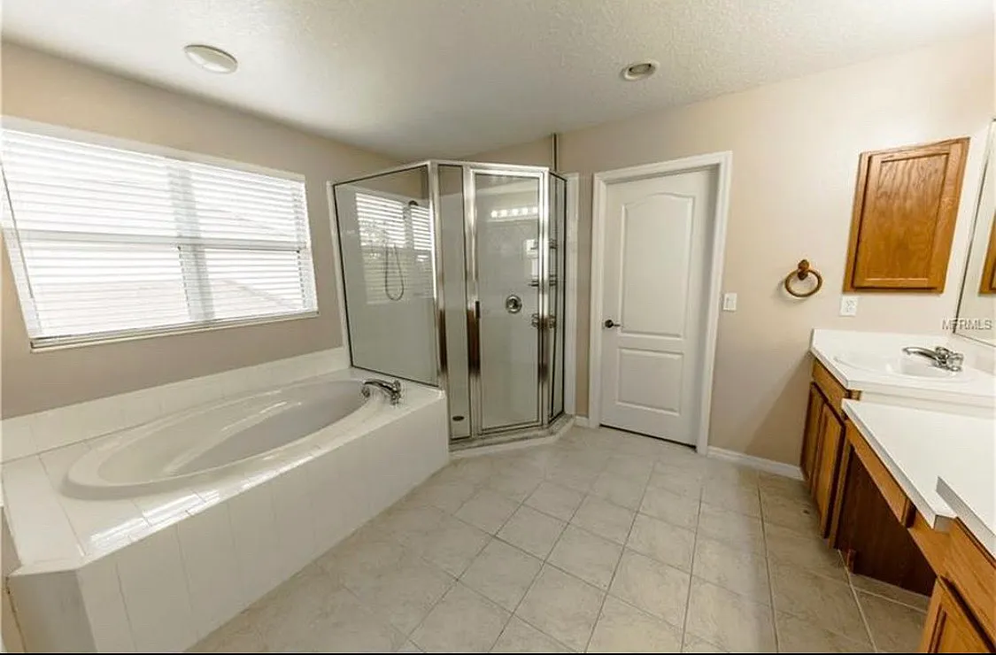 4 bed, 3.5 bath, 2909 sqft, $2,999 — Photo 4