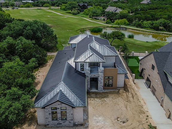 3rd image of 125 Oyster Bay