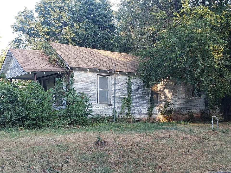 2nd image of 206 W Cedar Ave