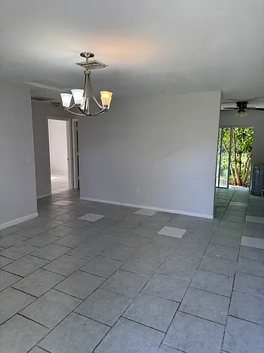 2143 Laura Ln Photo 1