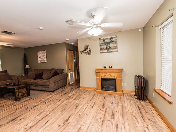 4th image of 212 Woodcrest Cir