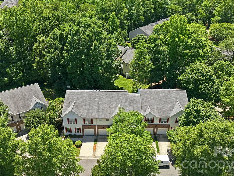 10781 Essex Hall Dr — Photo 34