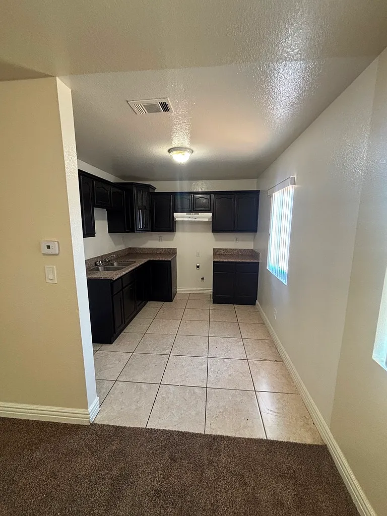 3 bed, 1178 sqft, $3,400 — Photo 4