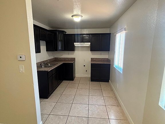 4th image of 830 E 82nd St