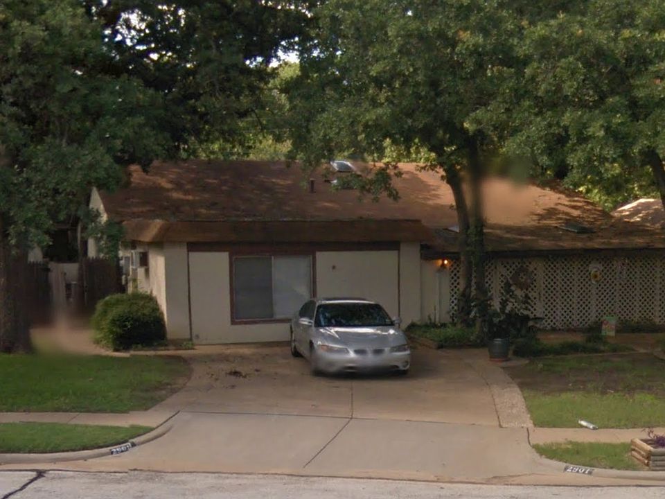 1st image of 2901 White Oak Ln