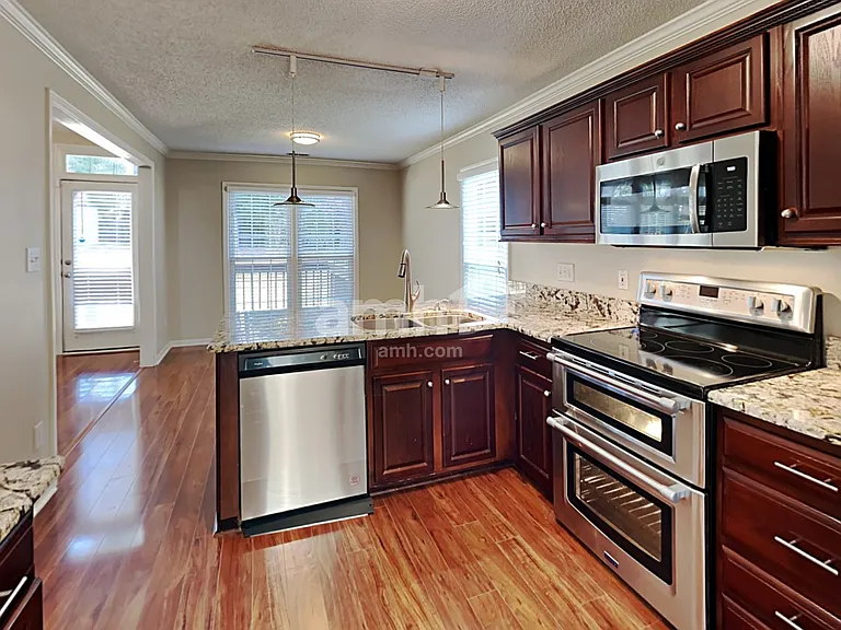 8633 Swarthmore Dr — Photo 3